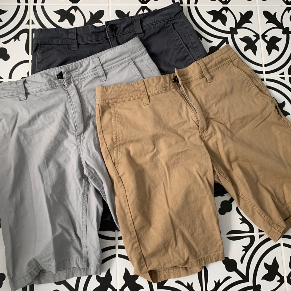 O’Neill chino stretch shorts - 3 included - size 30 - lightly used
